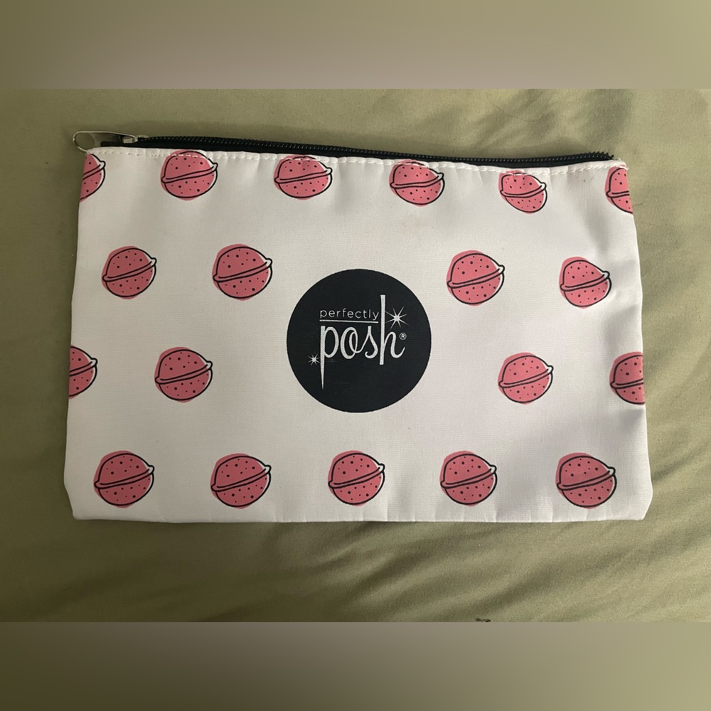 🐮Posh zipper pouch🐮